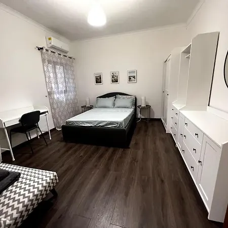 Spacious, Central 3Br Apartment With Backyard