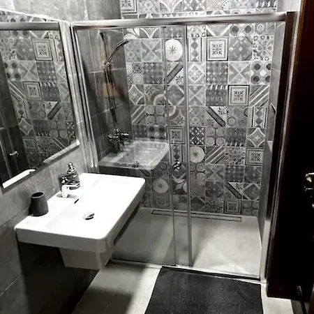 Spacious, Central 3Br Apartment With Backyard * Is-Swieqi